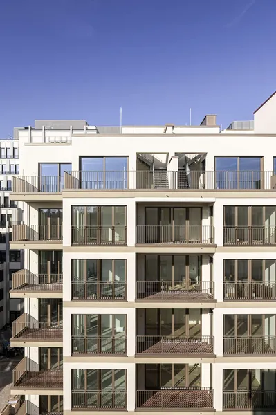 Großzügige 2-Zi.-Wohnung mit Loggia! — photo 1